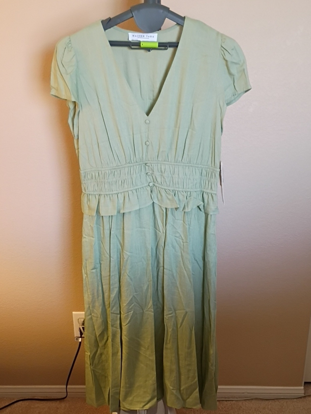 WRINKLED NWT Maison Tara Sage Green Midi/Maxi Dress with Smocked Waist Size 16